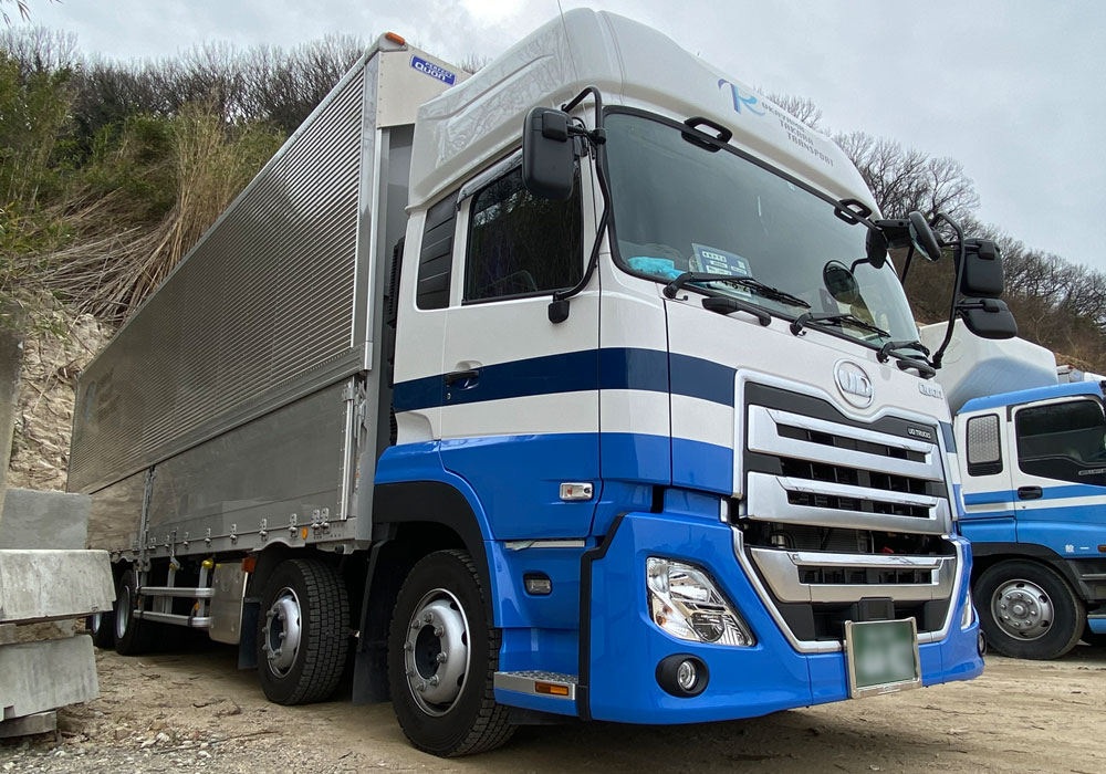 大型ウイング車